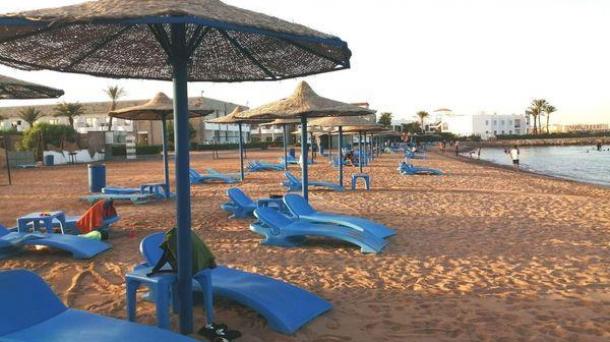 Шале перед пляжем в Cecelia Resort Hurghada.